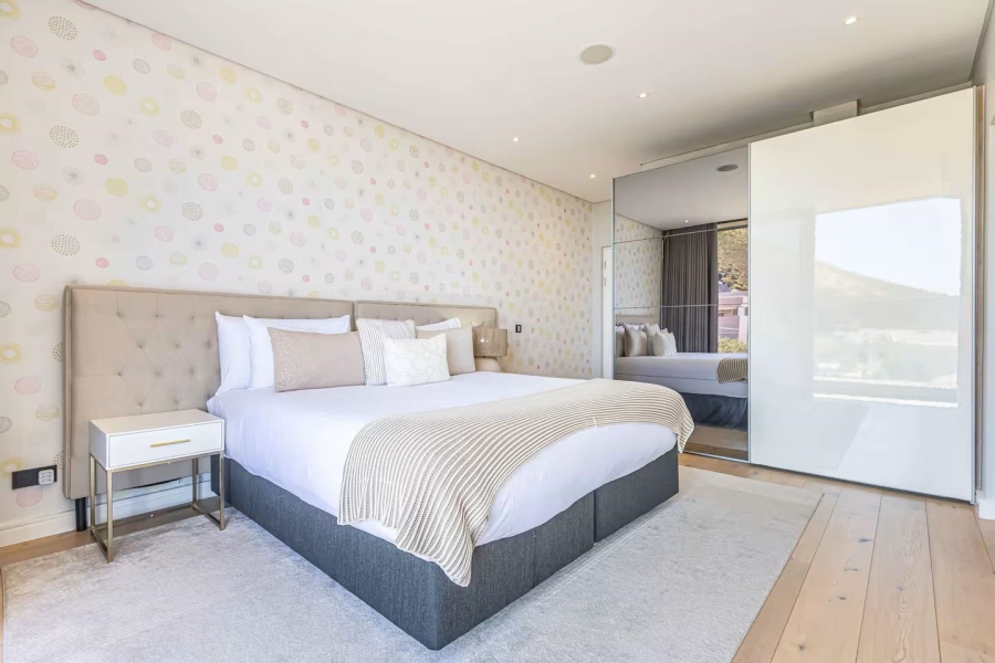 5 Bedroom Property for Sale in Fresnaye Western Cape